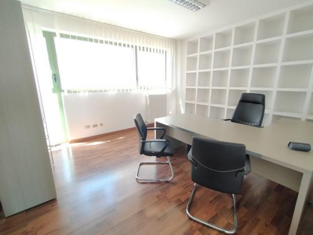 Ufficio in vendita a Marche, Ancona