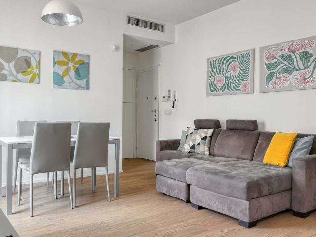 Appartamento in affitto a Municipio 6, Milano