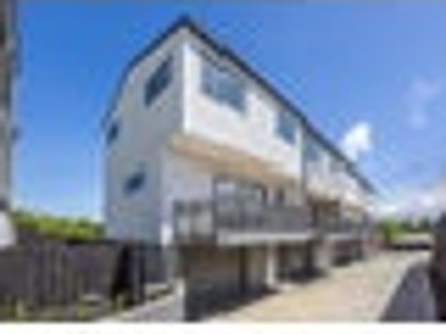 Townhouse for rent in Wairau Valley