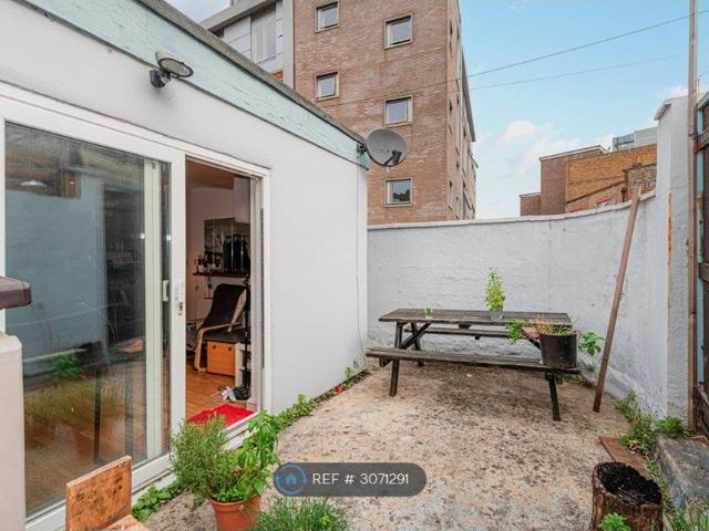 Apartment for rent in Topsfield Parade, Greater London