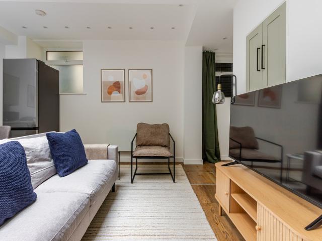 Apartment for rent in Saint Giles, Cat Hill