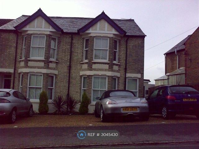 Apartment for rent in Totteridge, Cressex