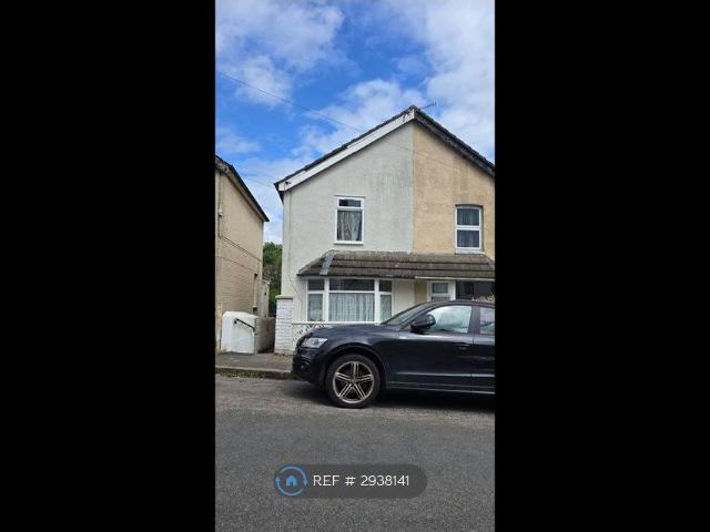 House for rent in Totteridge, Cressex