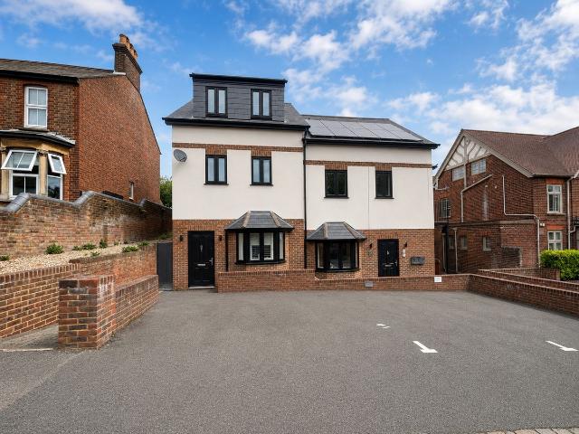 Studio for rent in Totteridge, Cressex