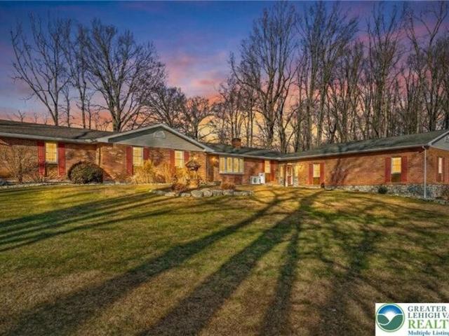 House for sale in Mount Bethel, Pennsylvania