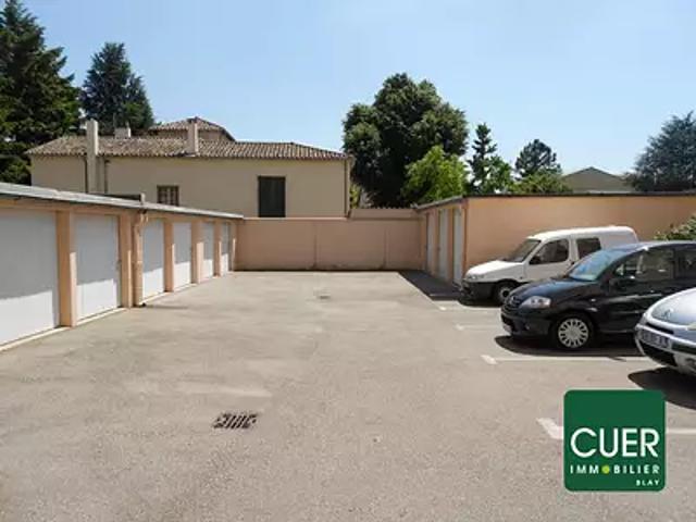 Garage location à Tournon-sur-Rhône, Tournon-sur-rhône
