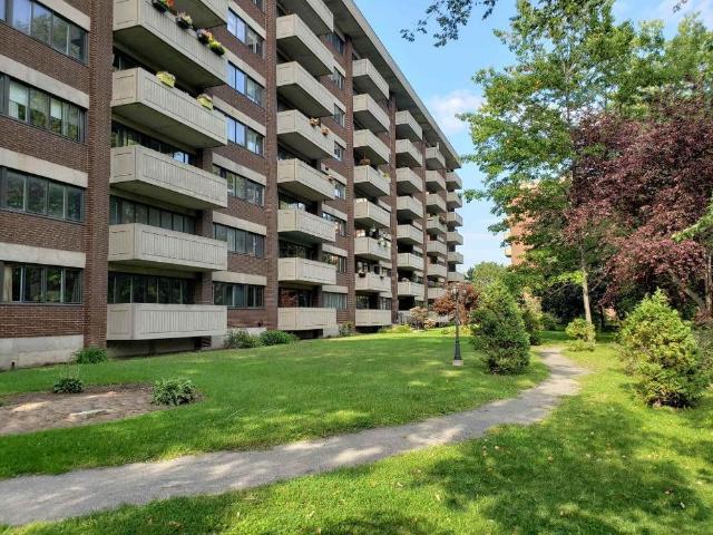 Apartment for rent in Saint-lambert, Quebec