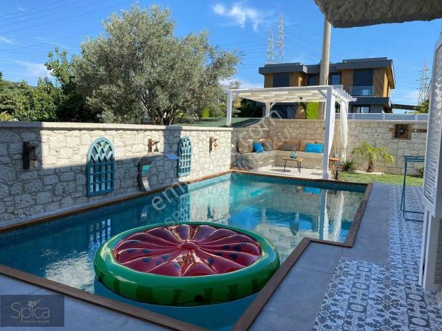 Çeşme, İzmir içerisinde satılık Villa