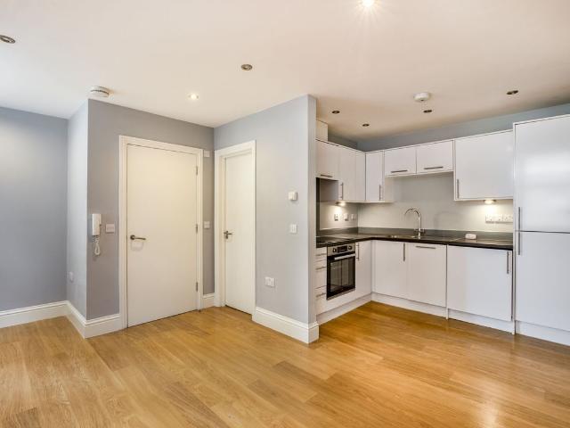 Apartment for rent in Bermondsey Village, Greater London