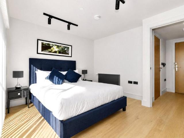 Apartment for rent in Bermondsey Village, Greater London