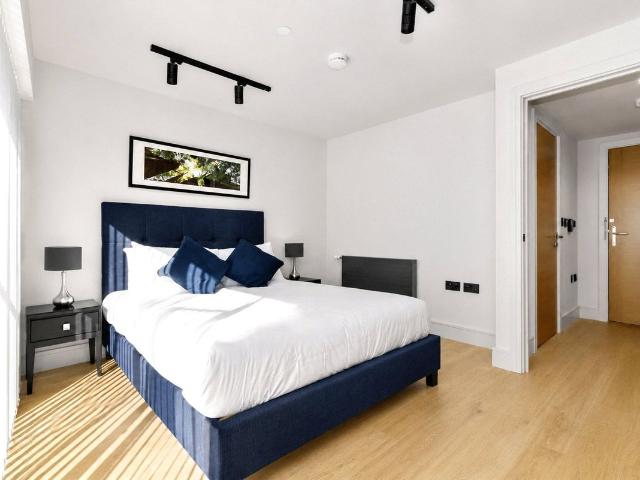 Apartment for rent in Bermondsey Village, Greater London