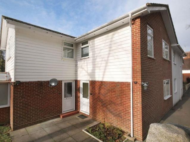 House for rent in Tower Hill, Pachesham Park