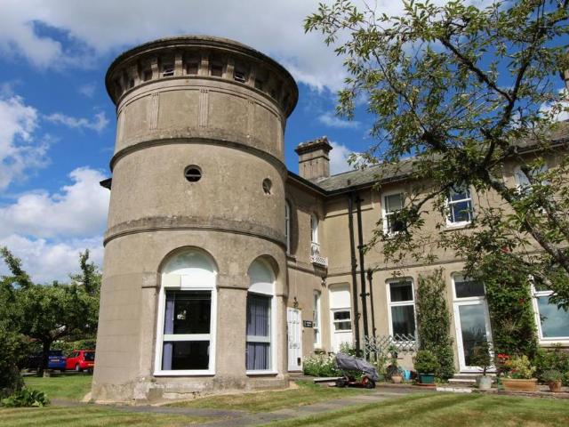 Apartment for rent in Perryfields, West Sussex