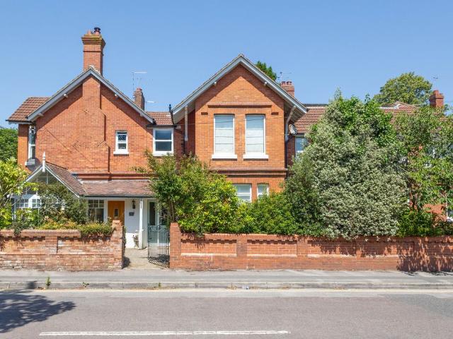 Apartment for rent in Branksome Park, Poole