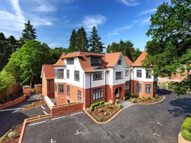 Apartment for rent in Fole, Surrey