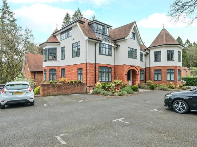 Apartment for rent in Fole, Surrey