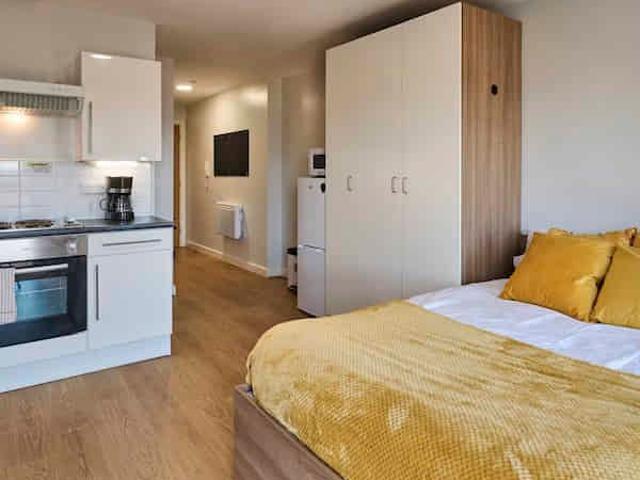 Studio for rent in Bede Island, Old Wharf