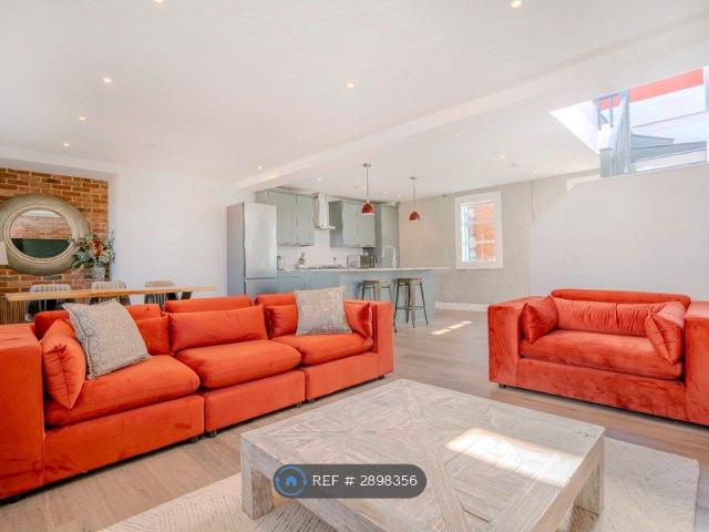 House for rent in London Borough of Merton, Raynes Park