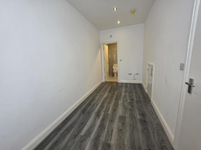 Apartment for rent in London Borough of Ealing, Greenford