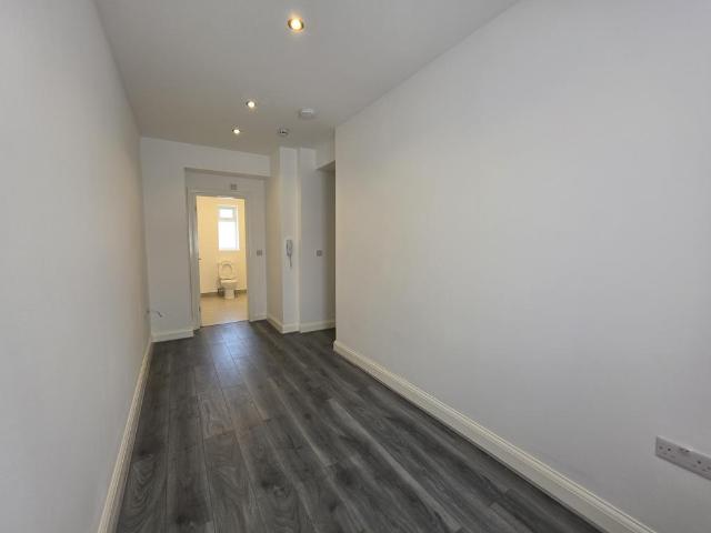 Apartment for rent in London Borough of Ealing, Greenford