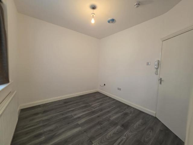 Apartment for rent in London Borough of Ealing, Greenford