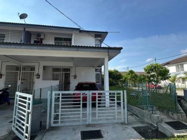 Townhouse for sale in Malaka