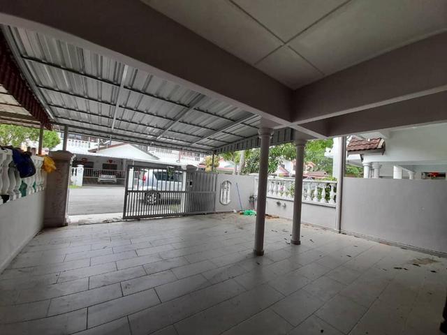 Terraced House for sale in Malaka