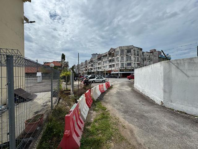 Terraced House for sale in Malaka