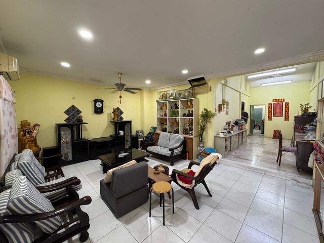 Terraced House for sale in Malaka