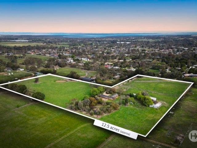 Cottage for sale in Pearcedale, Victoria