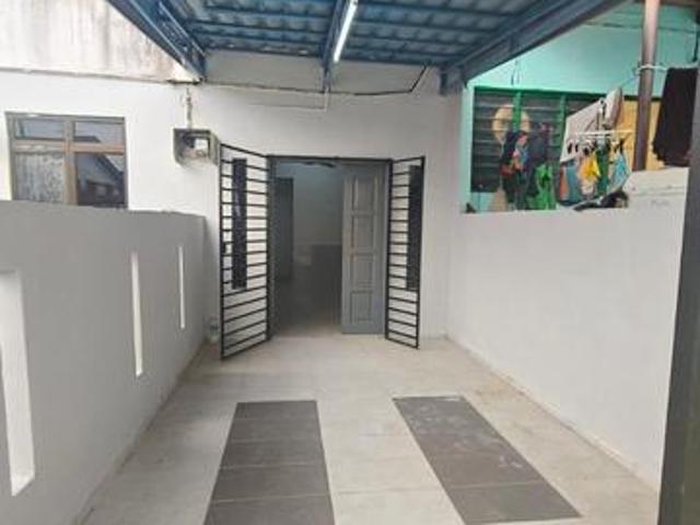 Townhouse for sale in Malaka