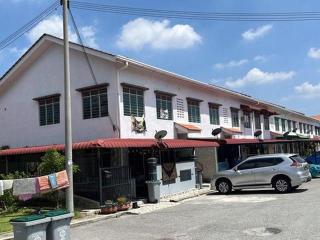 Townhouse for sale in Malaka