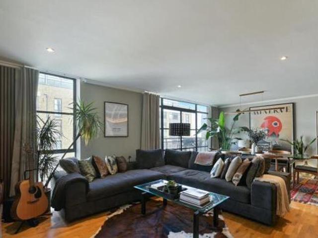 House for sale in Brentford End, Greater London