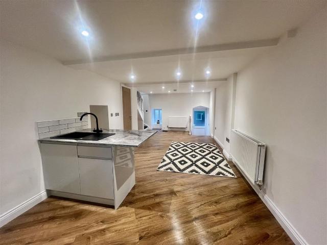 House for rent in Henshaw, Yeadon