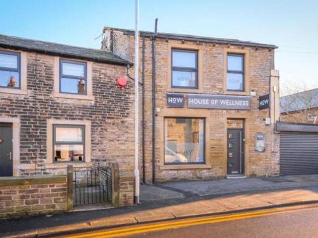 House for sale in Huddersfield, West Yorkshire
