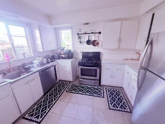 Room for rent in Canoga Park, California