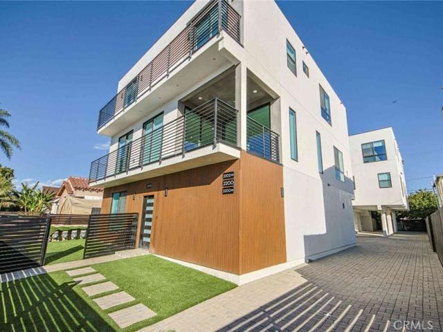 Townhouse for rent in Canoga Park, California