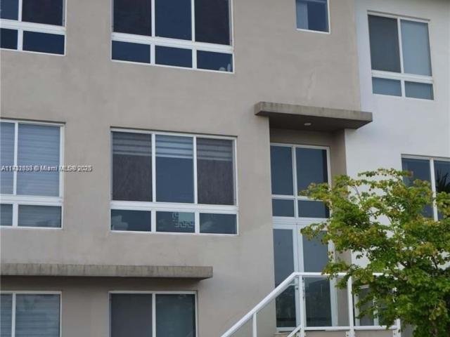 Townhouse for rent in Doral, Florida