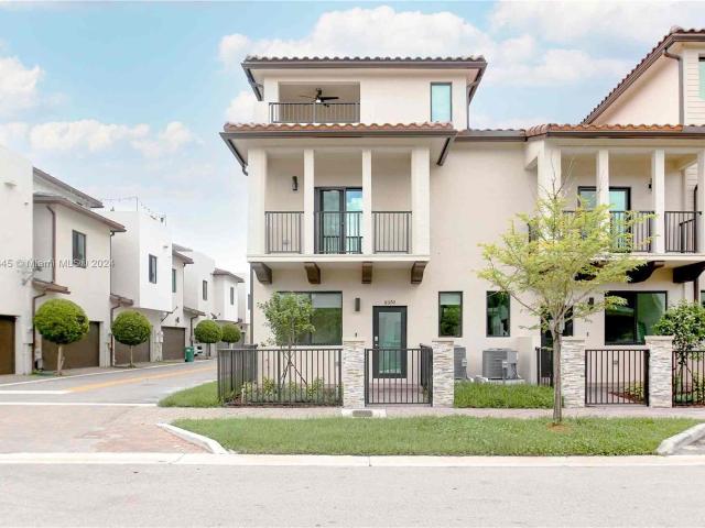 Townhouse for rent in Doral, Florida