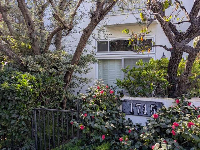 Townhouse for rent in Canoga Park, California