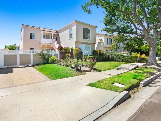 Townhouse for rent in Canoga Park, California