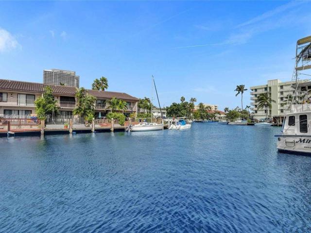 Townhouse for rent in North Miami Beach, Florida