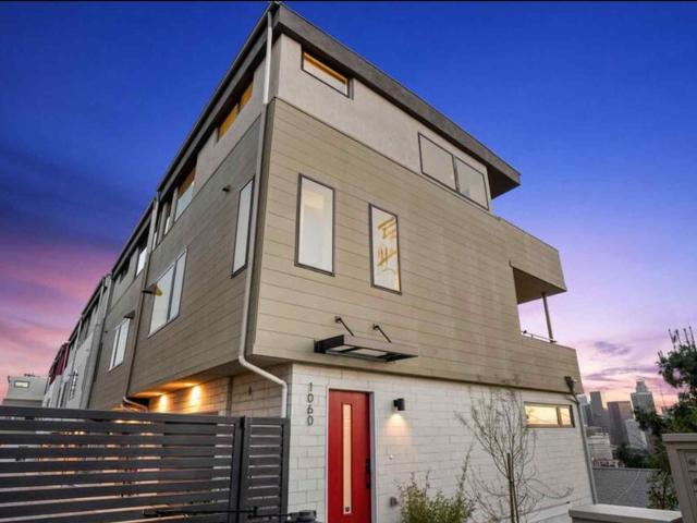 Townhouse for rent in Canoga Park, California