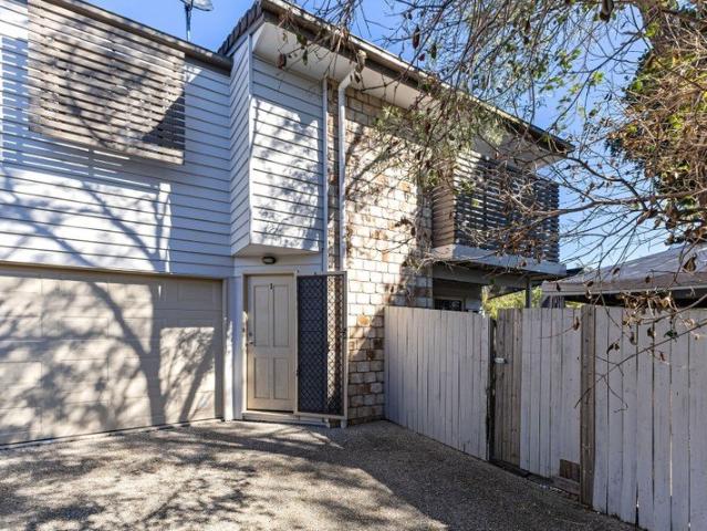 Townhouse for sale in Toombul, Queensland
