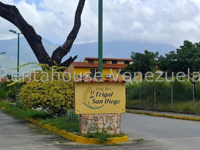 Townhouse en venta en Valencia, San Diego