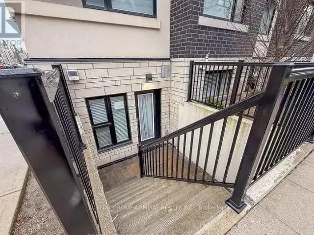 Townhouse for rent in Burlington, Ontario