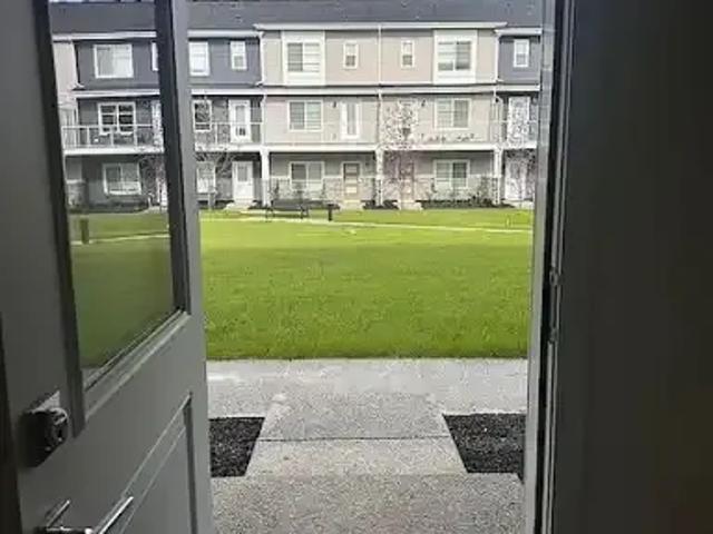 Townhouse for rent in Briarfield Townhomes, Calgary