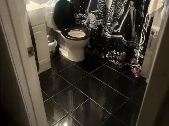 Townhouse for rent in Glenbrook, Calgary