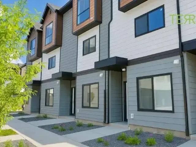 Townhouse for rent in Airdrie, Alberta