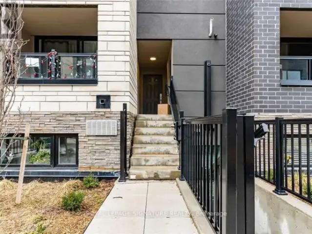 Townhouse for rent in Burlington, Ontario